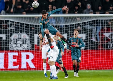 Edson Álvarez juega, pero el Ajax es eliminado de copa