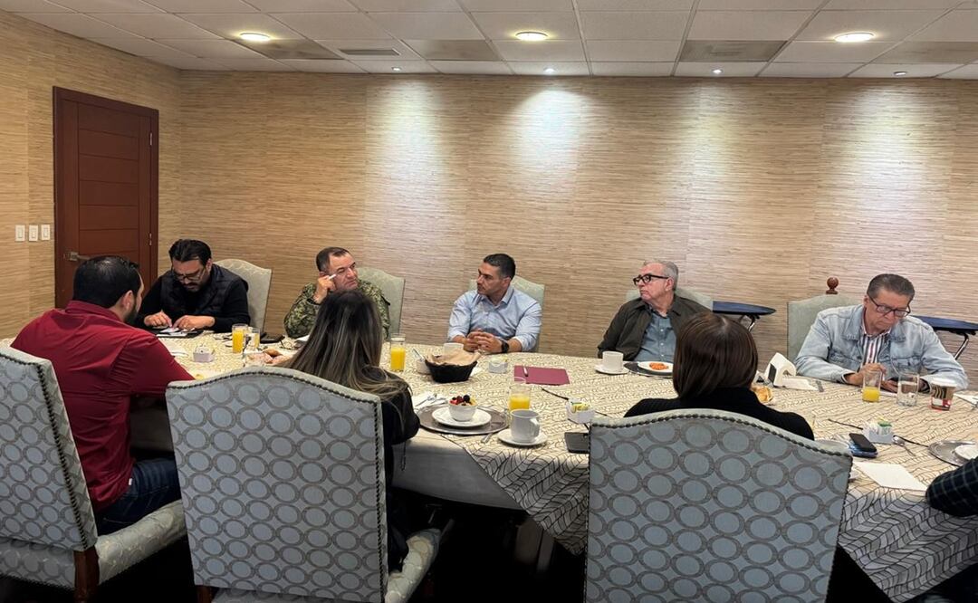 Rocha Moya y Omar García Harfuch evalúan acciones para reforzar la seguridad en Sinaloa. Foto: Especial