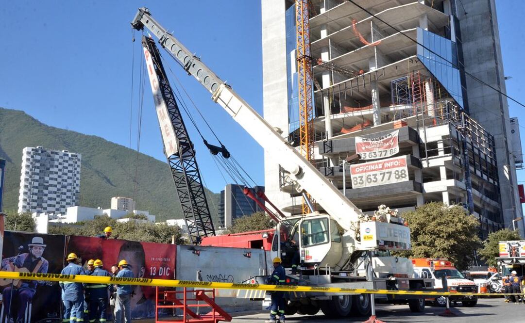 Hallan cuerpo de mujer tras derrumbe en Monterrey