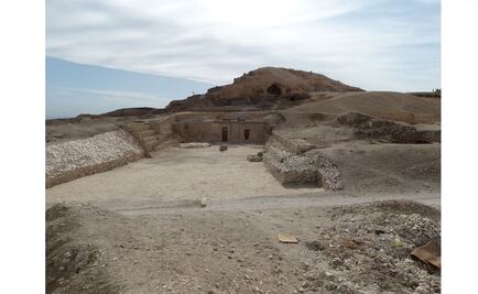 Mexicanos continúan restauración de tumba en Egipto