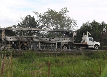 Más de 30 fallecidos y 8 sobrevivientes, el saldo del choque entre autobús y tráiler en Tabasco; revelan lista de pasajeros