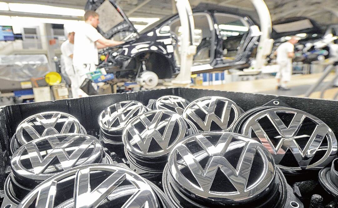 VW debe indemnizar a clientes europeos por escándalo de emisiones 