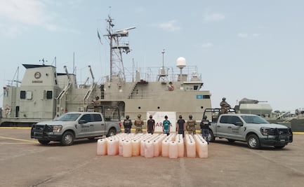 Marina asegura embarcación con 103 bidones de combustible en las costas de Michoacán; caen tres presuntos infractores