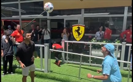 VIDEO: Luis Suárez juega futbol con Carlos Sainz en la previa del Gran Premio de Miami
