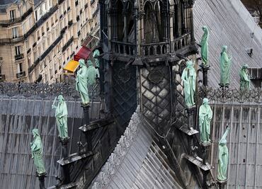 Dos tercios de la techumbre de Notre Dame se quemaron