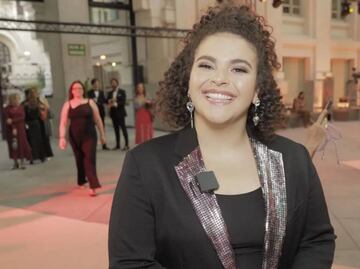 Lucero Mijares asiste a cantabar, toma el micrófono y pone el ambiente en Madrid