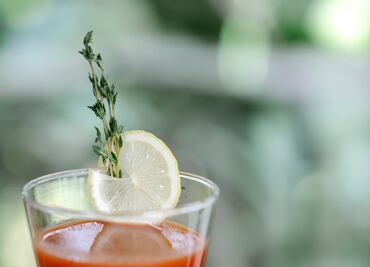 Entérate de qué está hecho el Clamato