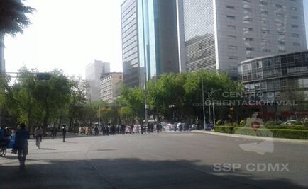 Dos marchas complican tránsito en Reforma