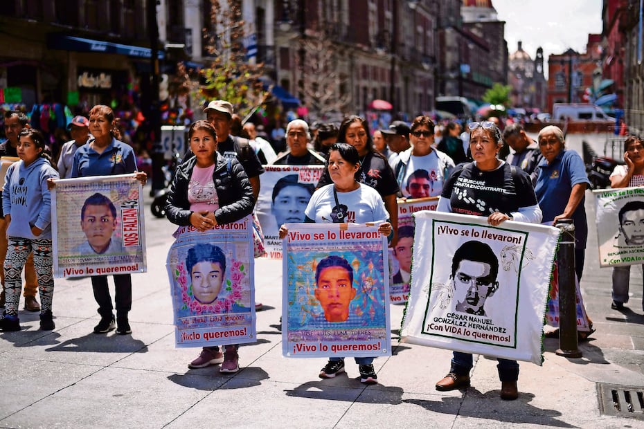 Un informe sobre el caso Ayotzinapa señala que ninguno de los mensajes interceptados se refieren expresamente a militares. Archivo El Universal