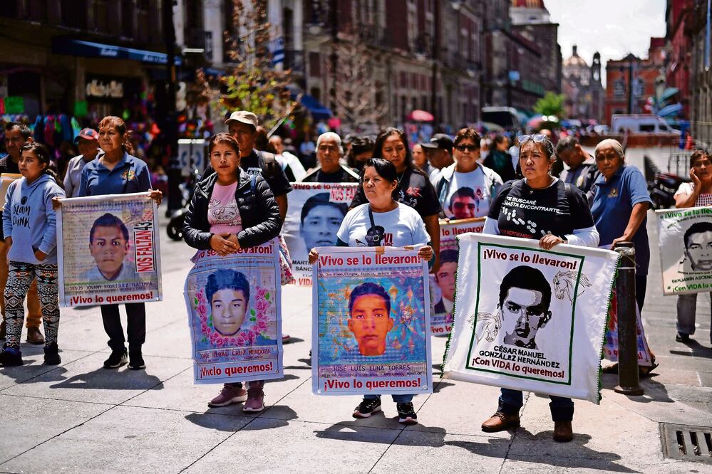 Un informe sobre el caso Ayotzinapa señala que ninguno de los mensajes interceptados se refieren expresamente a militares. Archivo El Universal