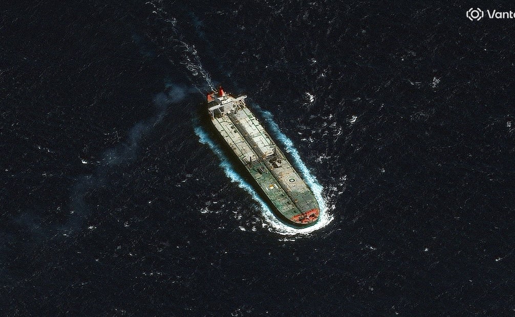 El petrolero crudo Skipper recientemente incautado por Estados Unidos frente a las costas de Venezuela, visto mientras el barco viajaba en dirección suroeste y se ubicaba aproximadamente a 33 kilómetros al norte de Guadalupe, en el sur del Mar Caribe, el 12 de diciembre de 2025. Foto: AP