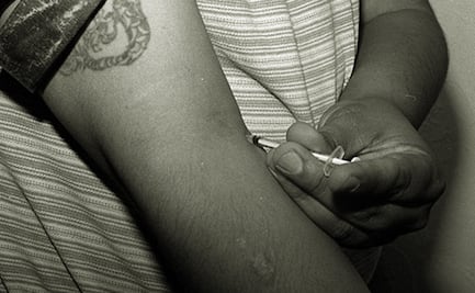 Muertes por sobredosis en EU superaron las 100 mil en un año, dicen autoridades