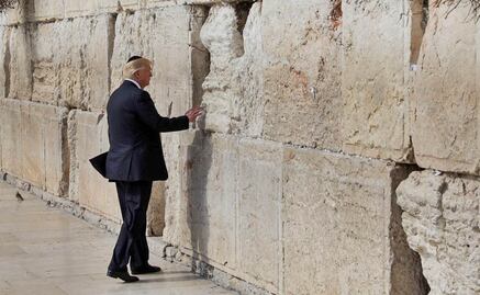 Trump, primer presidente de EU en ejercicio en el Muro de los Lamentos