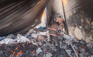 Bodega de cartón que se incendió en Ecatepec operaba de manera irregular; le colocan sellos de suspensión