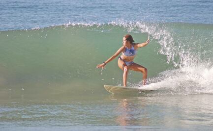Rompen las olas y esquemas en surf