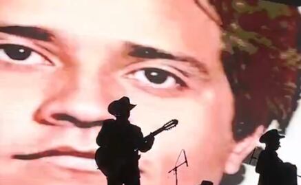 Grupo proyecta fotos de "El Mencho" en concierto en Jalisco; público ovaciona y gobernador condena