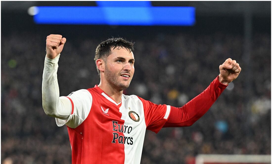 Santiago Giménez celebrando un gol en Champions League con Feyenoord / FOTO: AFP