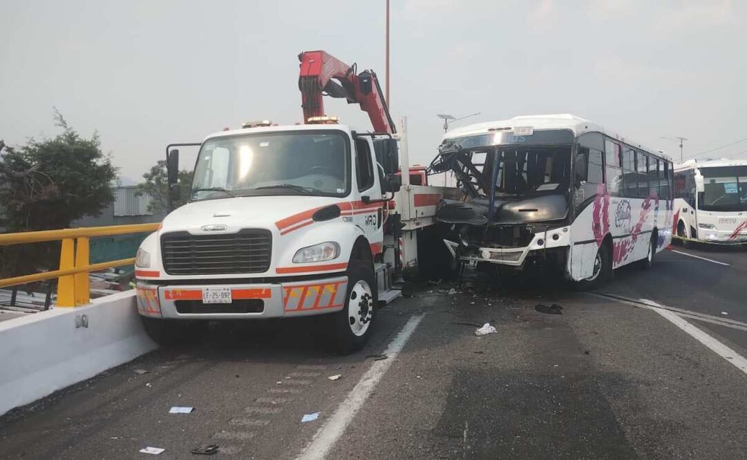 En ese vehículo habían llegado trabajadores de la concesionaria que realizaban trabajos de mantenimiento de la autopista. Foto: Especial