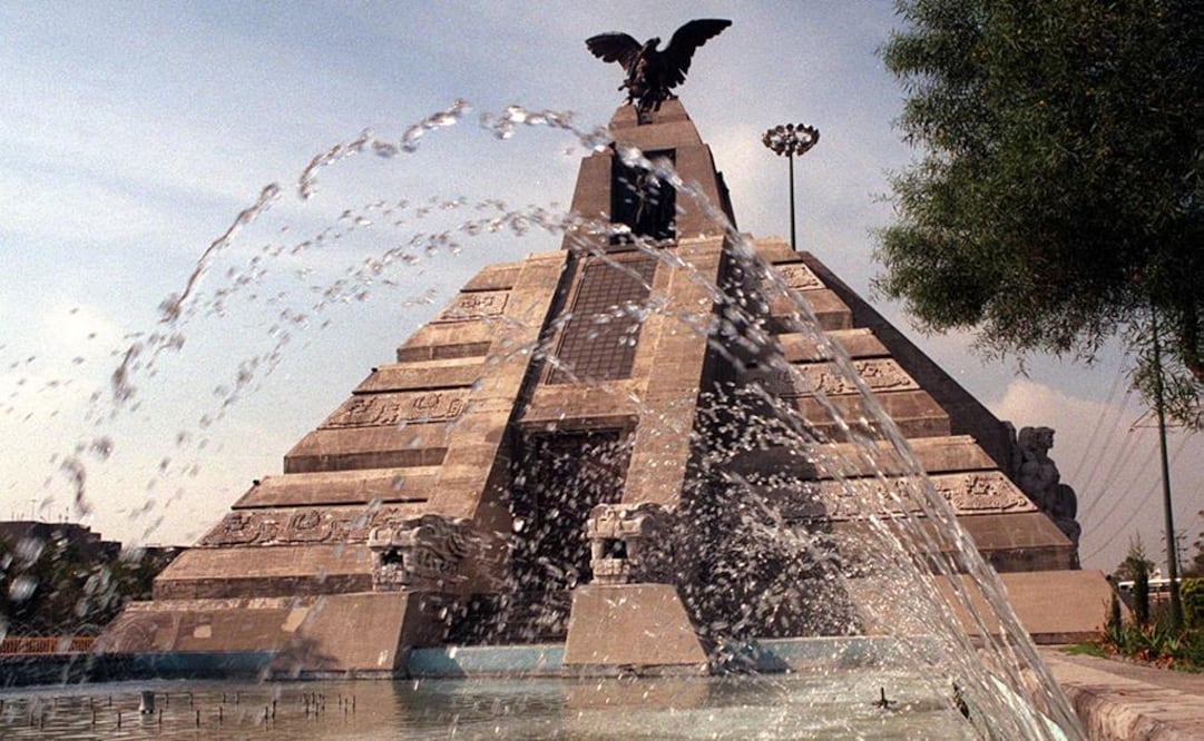 La glorieta de La Raza en la CDMX. Foto: Archivo EL UNIVERSAL 