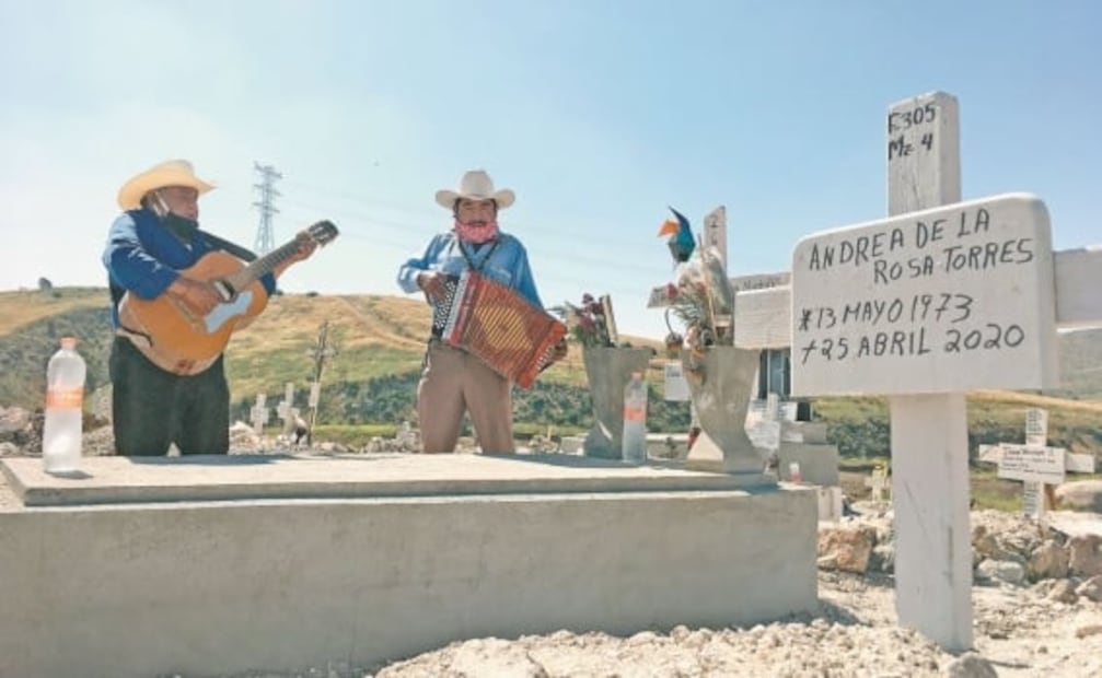 Covid rebasa cementerio en Tijuana: así como llegan cuerpos, se llenan los hoyos