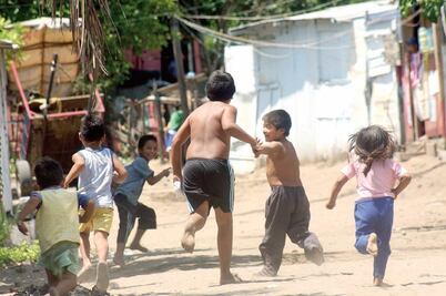 En pobreza, 50% de los niños en México: UNICEF