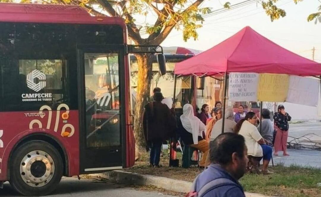 El bloqueo de la avenida Siglo XXI derivó en violencia en Campeche (18/11/2025). Foto: Especial