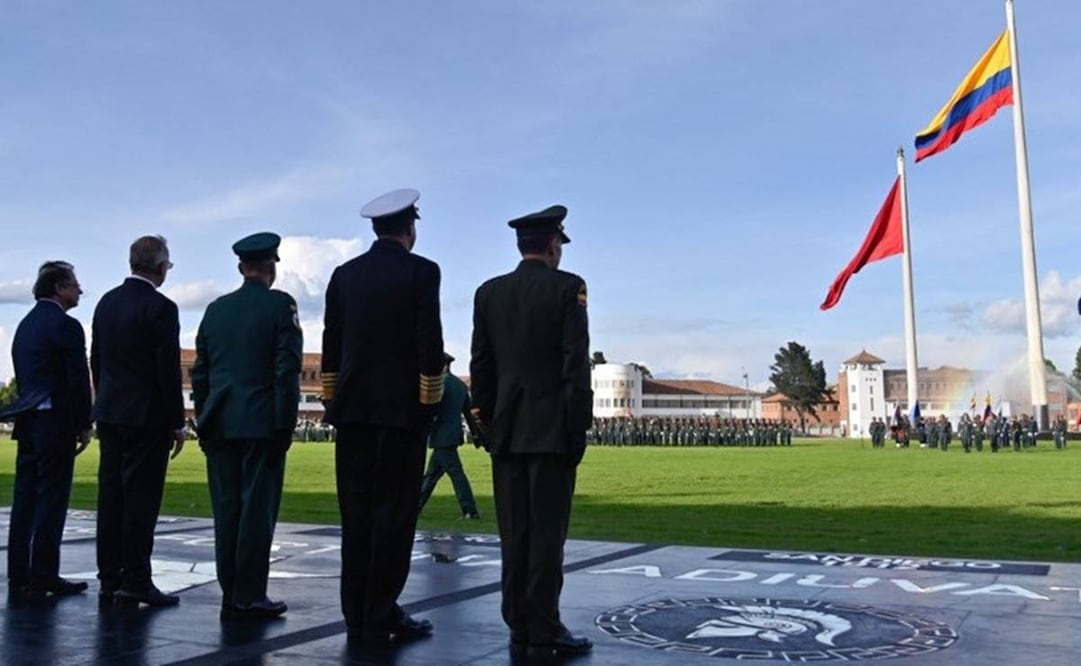 La cúpula militar colombiana flanqueó al presidente de Colombia, Gustavo Petro. Foto: Presidencia de Colombia