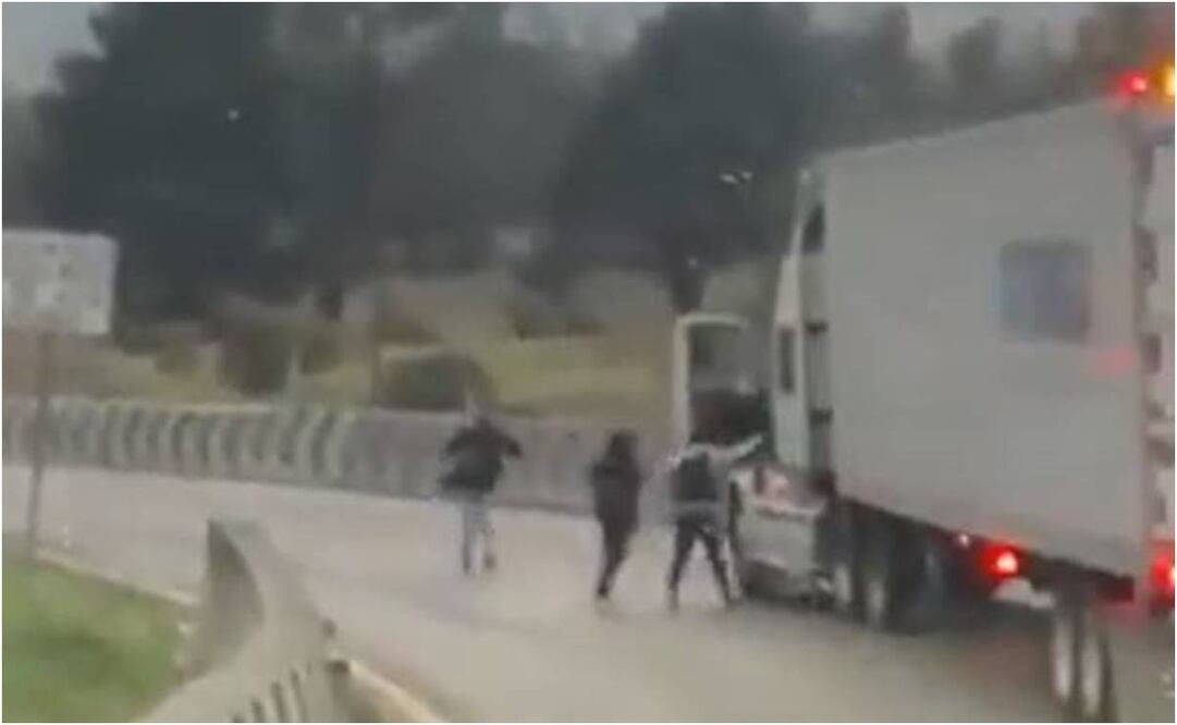 Asalto masivo en la carretera Puebla-Orizaba. Foto: Especial.