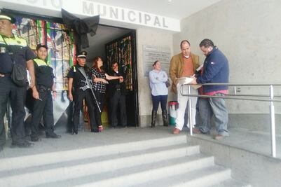 Cierran Huixquilucan por intento de embargo