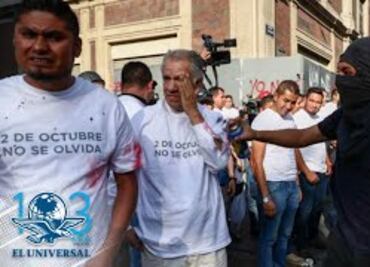 Embozados pintan edificios públicos y lanzan cohetón en marcha por 2 de octubre