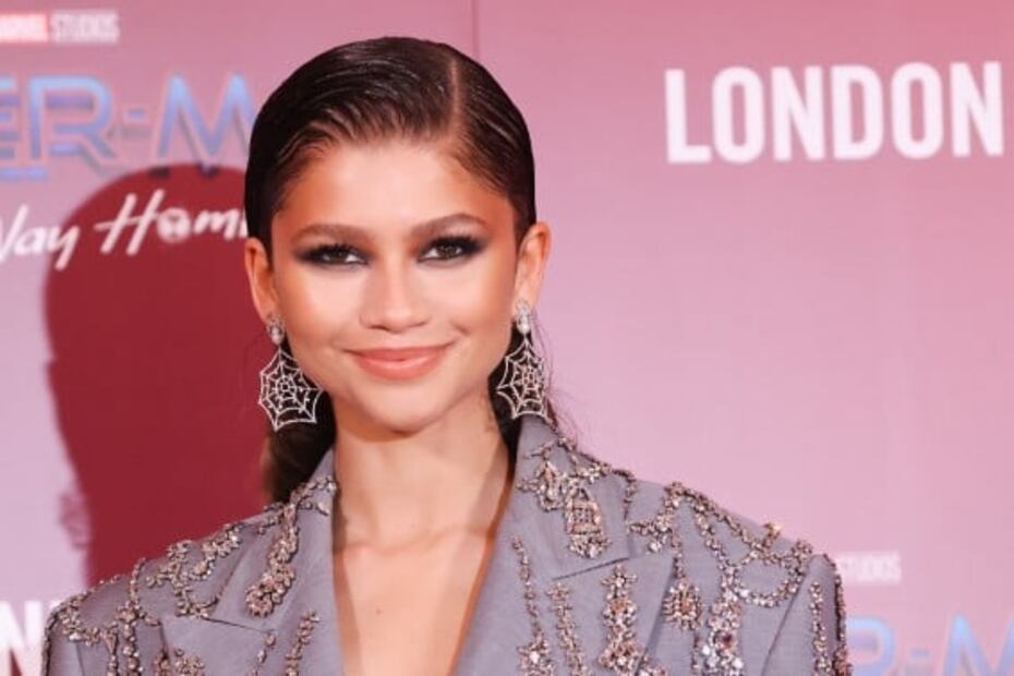 Zendaya derrocha estilo con look de Alexander McQueen y pendientes en forma de telaraña