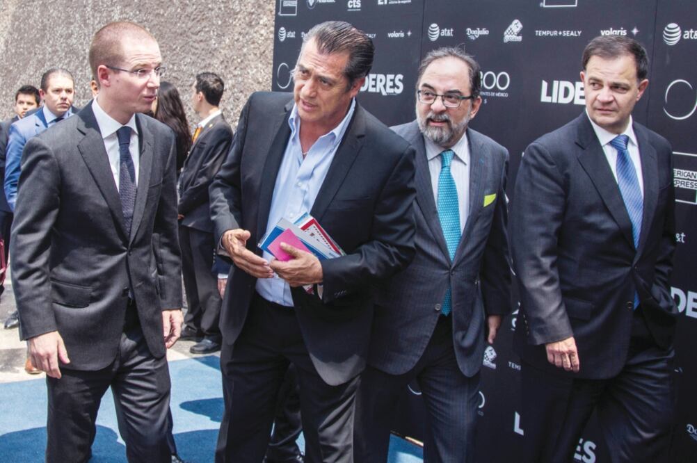 El dirigente del PAN, Ricardo Anaya; el gobernador electo de NL, Jaime Rodríguez Calderón, y el presidente de Nueva Alianza, Luis Castro, acudieron a la comida anual de los 300 líderes en México (ENRIQUE ORDÓÑEZ. CUARTOSCURO)