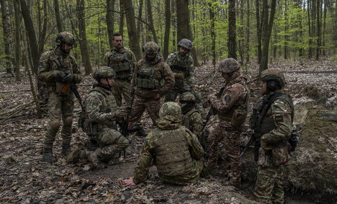 En mayo, un tribunal en territorio ocupado por Rusia en Ucrania condenó al australiano Oscar Jenkins a 13 años de prisión por unas acusaciones similares. Foto: Ilustrativa / AP