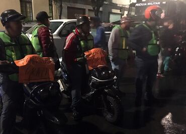 Historia: Comerciantes de Tepito transportan personas y víveres en motos