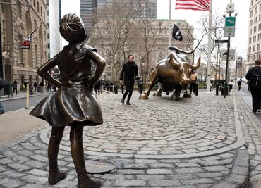 Nueva York mantendrá estatua de “Niña sin miedo” en Wall Street