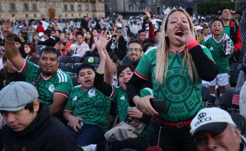 Familias enteras se dieron cita para disfrutar del partido entre México y Portugal. Fotos: Luis Camacho / El Universal.