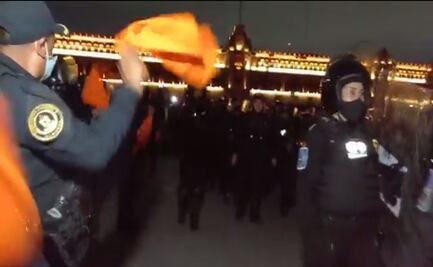 Batres destaca temple y responsabilidad de mujeres policías en marcha por el 25N 