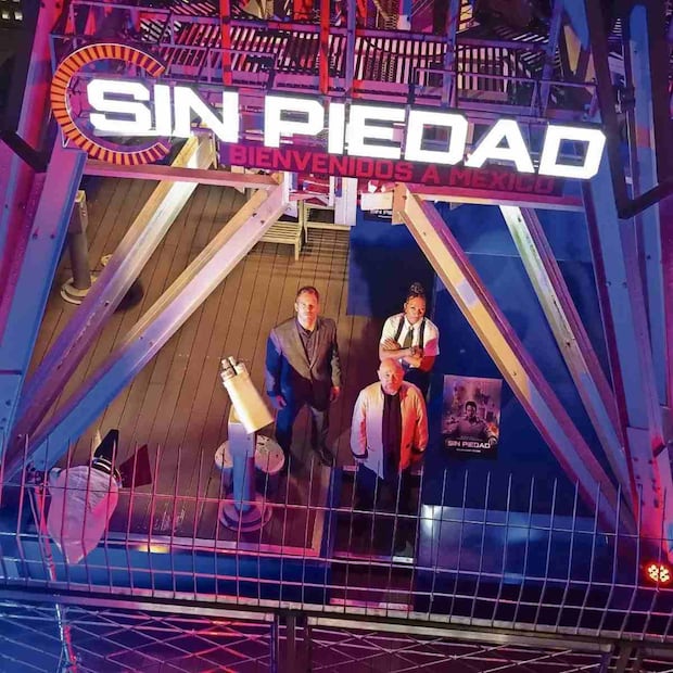 Pratt posó el viernes con sus compañeros en la Torre Latinoamericana, donde promocionaron el filme. Foto: @SonyPicturesMX