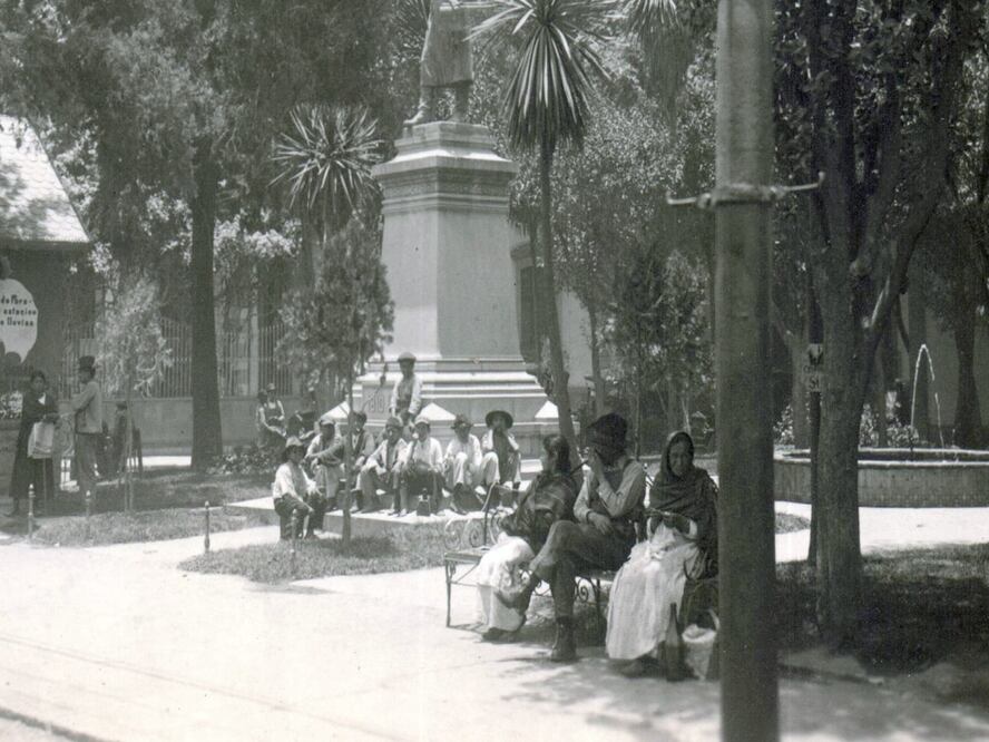 Grupo de jóvenes en situación de calle en Tacubaya. Crédito: Colección Villasana.
