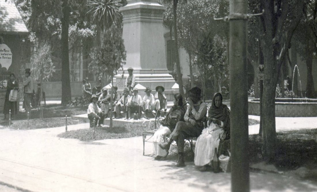 Grupo de jóvenes en situación de calle en Tacubaya. Crédito: Colección Villasana.
