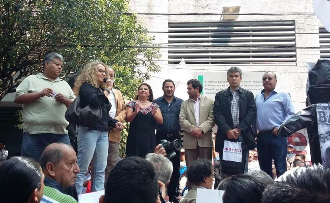 Morena realiza un mitin afuera de las instalaciones de órgano electoral Alejandro Acosta / EL UNIVERSAL