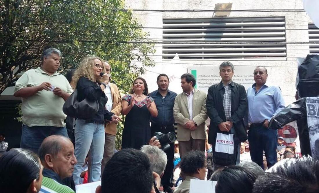 Morena realiza un mitin afuera de las instalaciones de órgano electoral Alejandro Acosta / EL UNIVERSAL