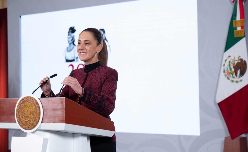 La presidenta Claudia Sheinbaum reveló este martes que busca una llamada con el Papa León XIV para invitarlo formalmente a que visite México. Foto: Presidencia