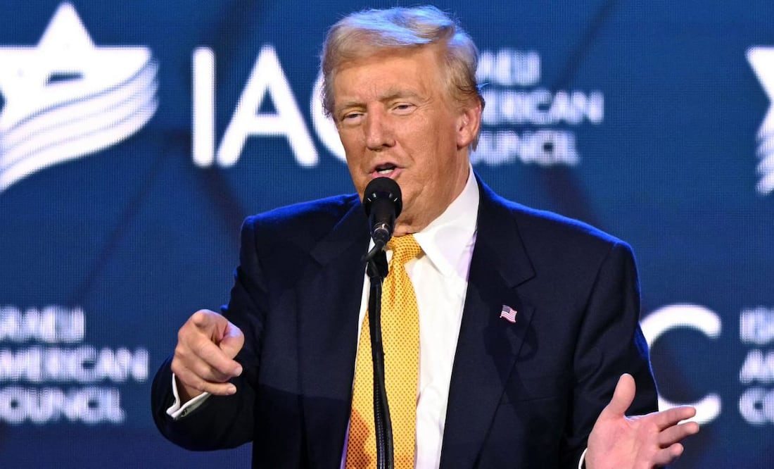 El ex presidente de EU y candidato presidencial republicano Donald Trump habla en la Cumbre Nacional del Consejo Israelí-Americano en Washington, DC, el 19 de septiembre de 2024. Foto: AFP