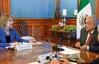 México seguirá aceptando migrantes expulsados, indican