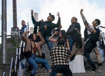 Turistas desatan locura en las escaleras donde baila Joker