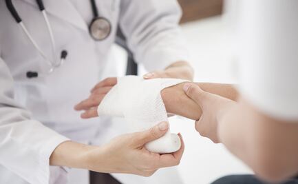 "Por algo que hizo", madre quema mano de su hijo de 9 años en Nogales, Sonora