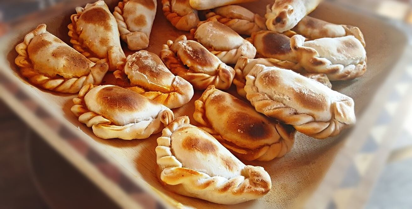 Empanadas, pizza y hot dogs serán los infaltables en los partidos / Fotos: Pixabay y Youtube