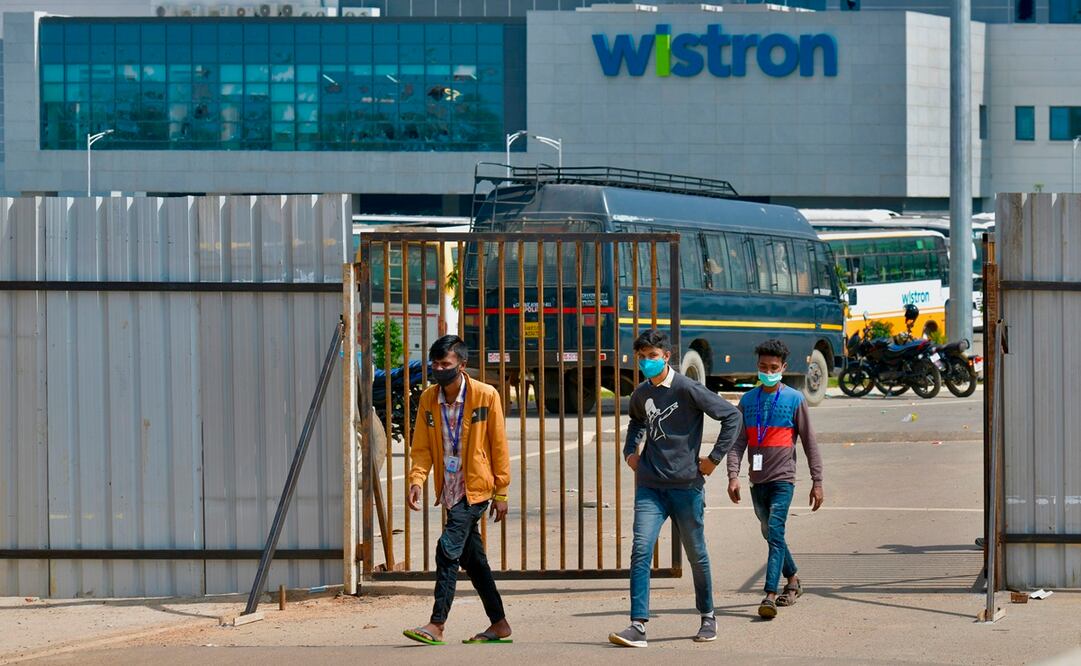 Apple intentará fabricar en India iPhones de gama baja que se venderán en 2025, según en diario. Foto: AFP