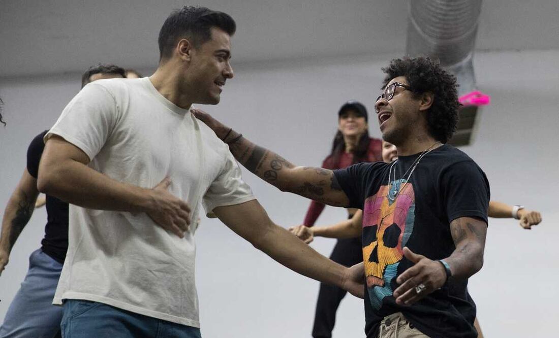 Carlos Rivera y Kalimba, durante el ensayo de "José el soñador". Foto: Germán Espinosa/ EL UNIVERSAL